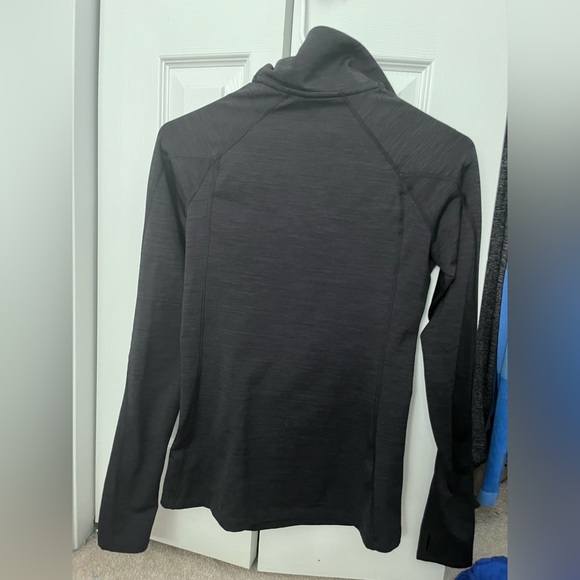 Under Armour Cold Gear, long sleeve layering piece. Size small - Picture 4 of 4